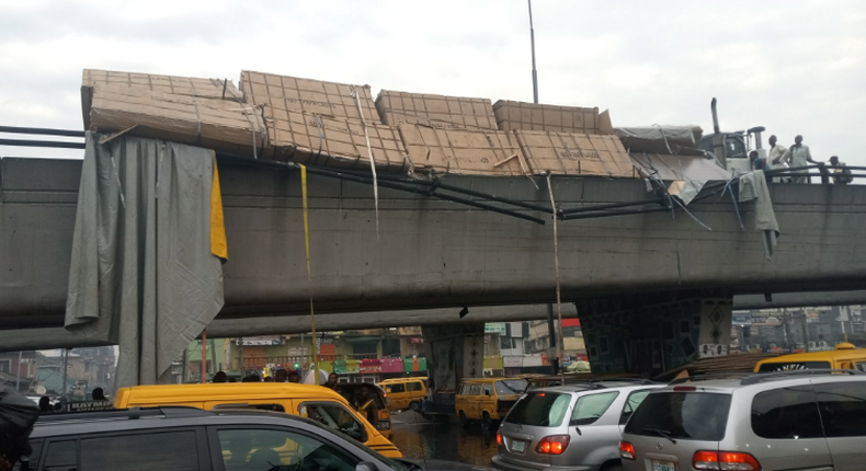 Why Ojuelegba bridge is notorious for accidents involving trucks and trailers (Twitter/Gidi).