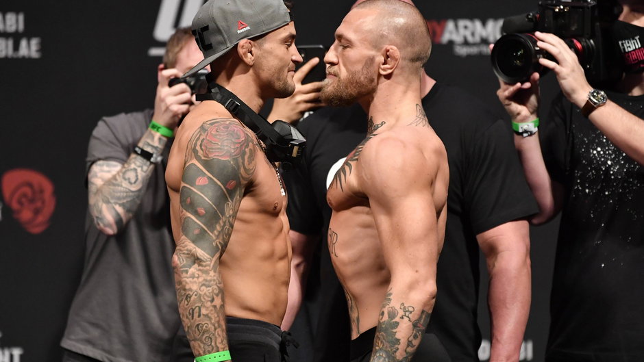 Dustin Poirier i Conor McGregor (z prawej) podczas gali UFC 257, 22.01.2021 r.