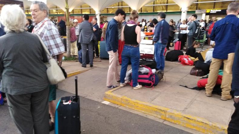 Passengers stranded at the JKIA on March 6, 2019. Reported go-slow of KAA workers (Twitter)