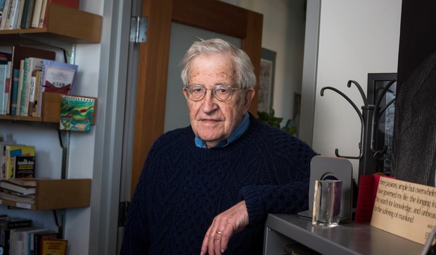 574341_chomsky-foto-profimedia-rs