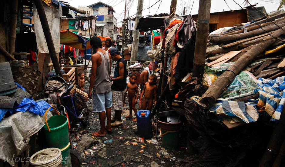 Życie na cmentarzu Navotas w Manili