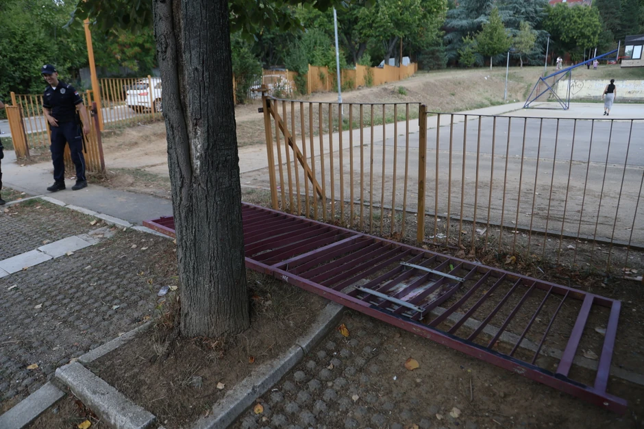 Oborena ograda u OŠ "Ujedinjene nacije"