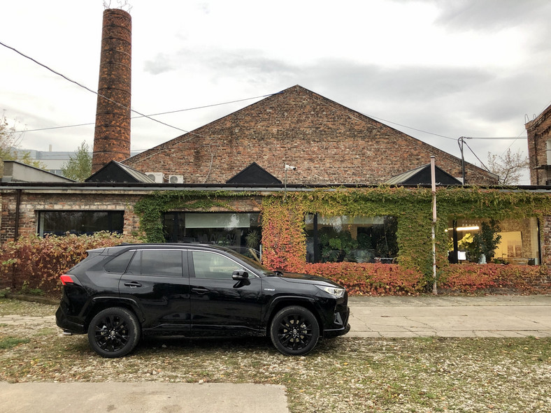 Toyota RAV4 2.5 Hybrid AWD Black Edition by JBL