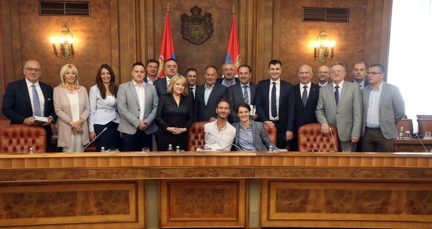 Vujičić sa premijerkom i ministrima u Vladi