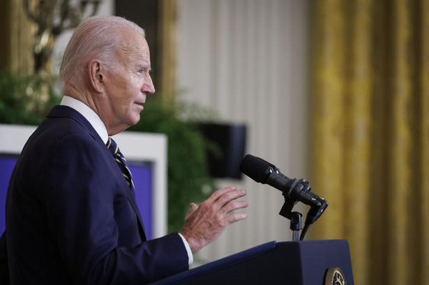 Prezydent Joe Biden podpisał w środę dekret wykonawczy zakazujący amerykańskim firmom niektórych inwestycji technologicznych w Chinach.