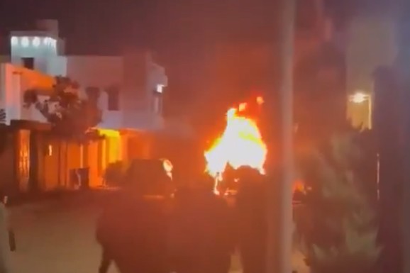 (VIDEO) ŠEF OBAVEŠTAJACA ODLETEO U VAZDUH Eksplodirala bomba postavljena u njegovom automobilu: Zastrašujući snimci iz Libije