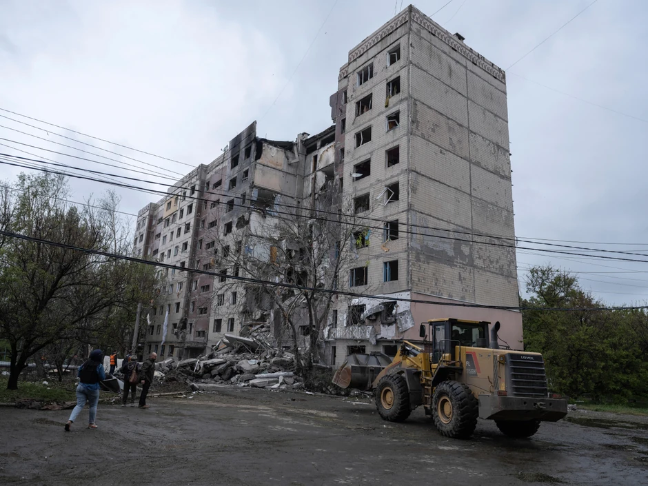 Uništena zgrada u Kostjantinivki 8. maja