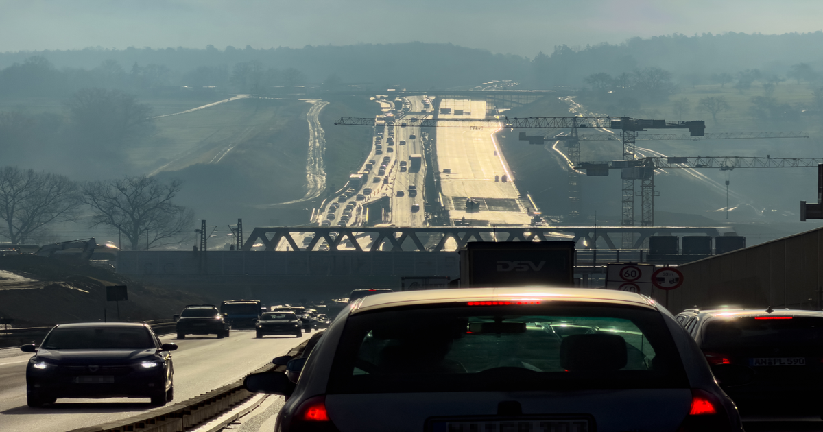Weniger-Staus-aber-mehr-Stau-Zeit-Das-Paradox-auf-deutschen-Autobahnen-2025