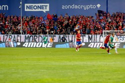 "Izrael morduje, a świat milczy". Taki transparent kibice Rakowa wywiesili na meczu z Maccabi Hajfa