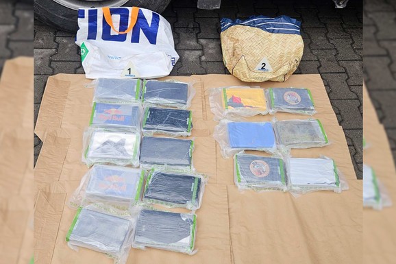 U KAMIONU DRŽAO 18 KG KOKAINA! Uhapšen Obrenovčanin (46) u Šimanovcima: Policija mu pretresla vozilo, evo šta je još pronađeno (FOTO)