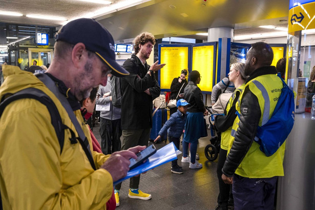 Holenderski przewoźnik wstrzymał ruch pociągów z powodu złej pogody