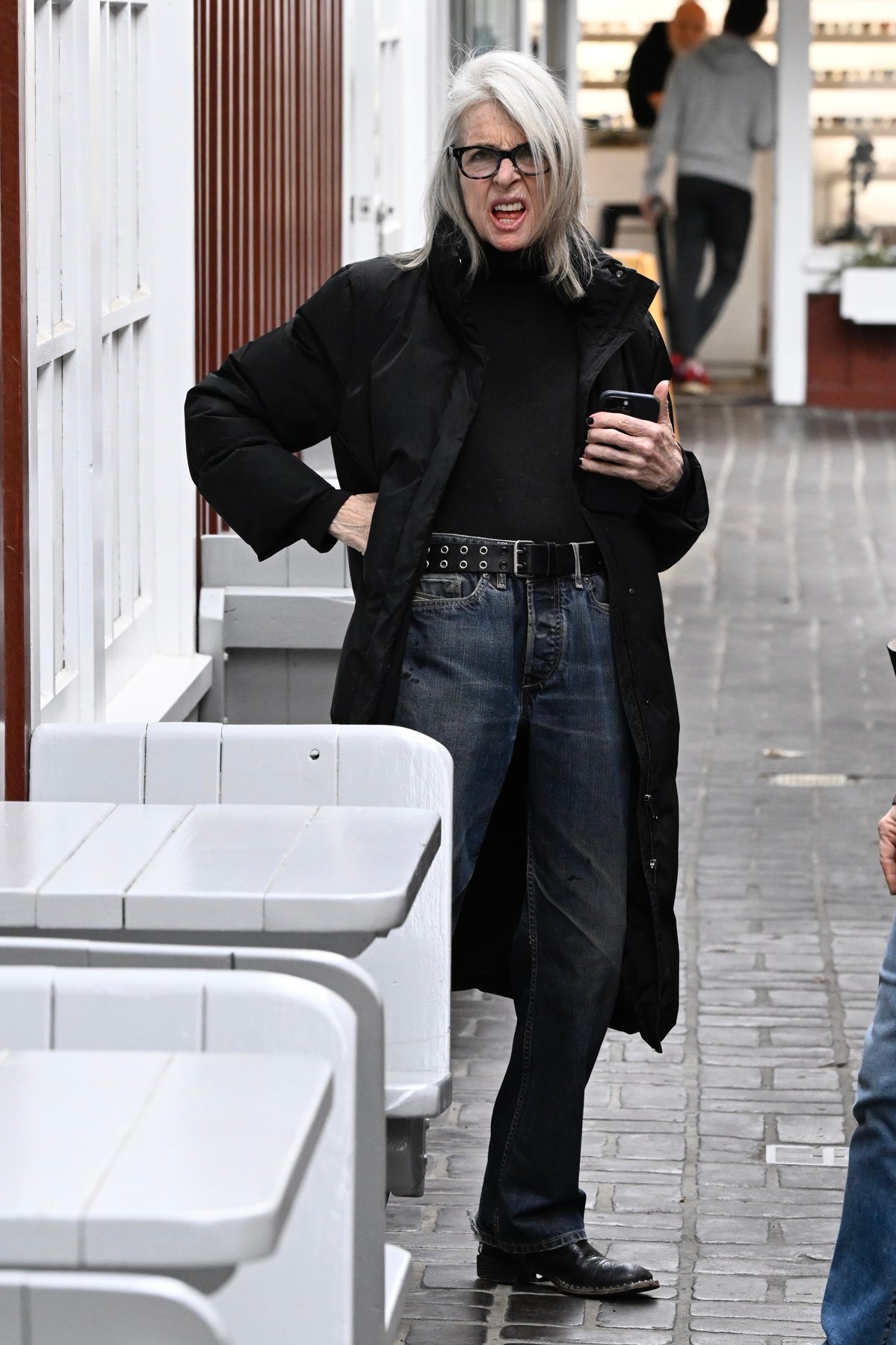 A lesifotósok utoljára 2024 decemberében kapták lencsevégre, amikor mókásan pózolt a kameráknak, miközben a kaliforniai Brentwoodban shoppingolt. 