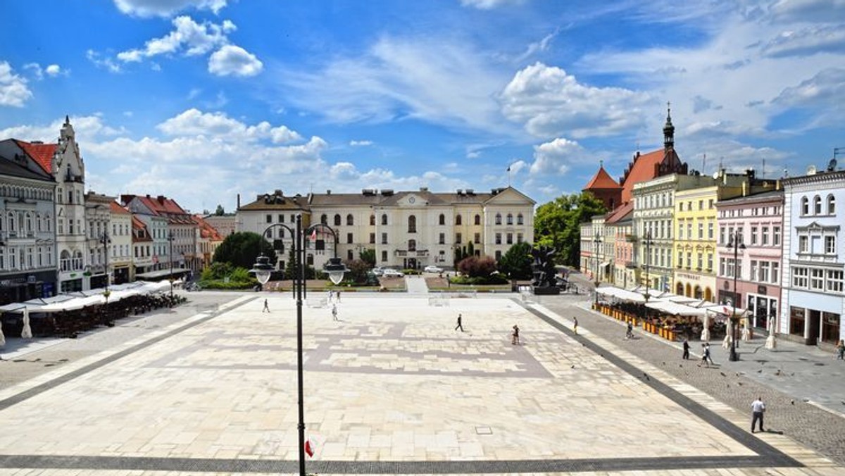 Zakończyła się rewitalizacja Starego Rynku w Bydgoszczy. W weekend 28-29 czerwca odbędzie się jego uroczyste otwarcie. Będą koncerty, występy kabaretowe, konkursy z nagrodami, występy muzyków ulicznych oraz pokazy baniek.