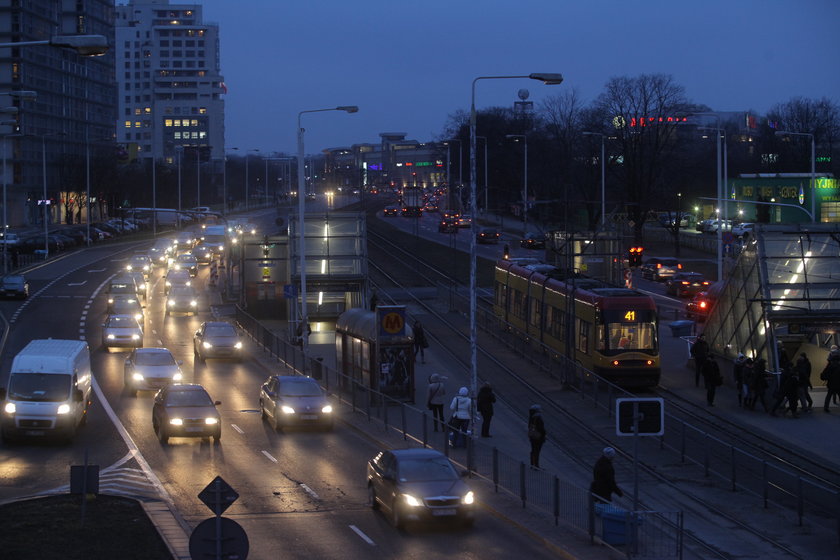 Egipskie ciemności ale latarnie wciąż pozostają nie włączone.