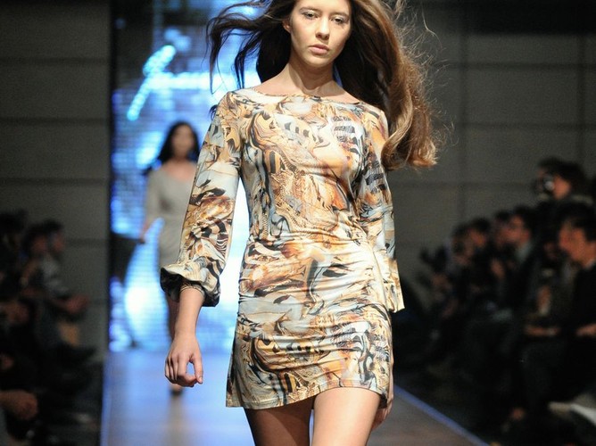 Natalia Jaroszewska w kolekcji wiosna-lato 2011 na Fashion Week Poland