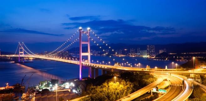 <b>Miejsce 8. Hong Kong-dochód na osobę: $45,944 </b><br /> Na zdjęciu Most Tsing Ma w Hong Kongu