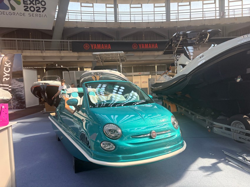 Fića na vodi ukrao šou