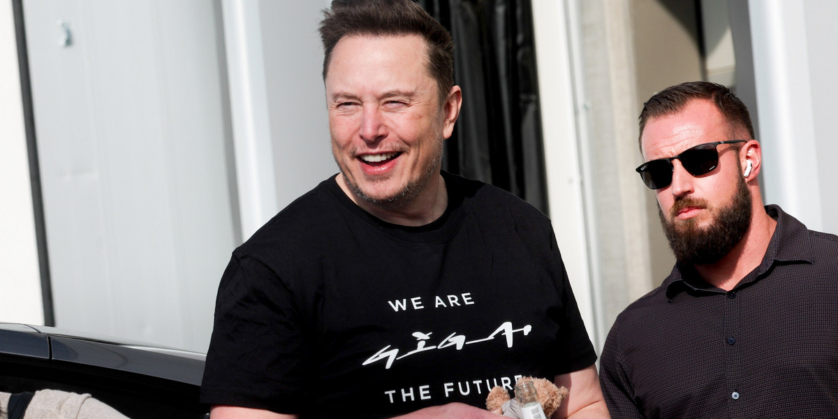Elon Musk odwiedził fabrykę Tesli koło Berlina. Niemcy, 13 marca 2024 r.