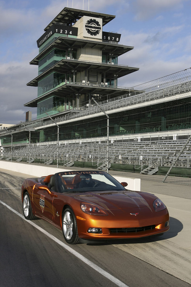 Chevrolet Corvette w roli Pace Car podczas wyścigu w Indianapolis