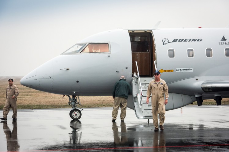 Dzięki niewielkim rozmiarom najmłodsze dziecko Boeinga może operować z każdej bazy lotniczej na świecie. <br><br>(tż/cat) PAP/Tytus Żmijewski