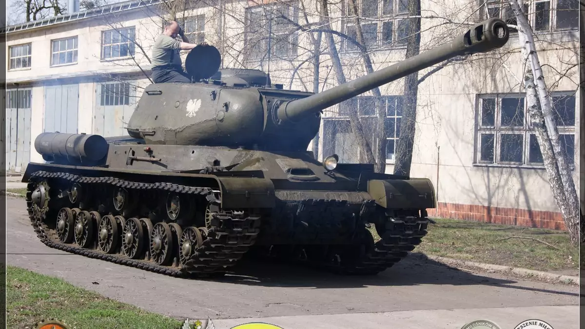 Remont ciężkiego czołgu IS-2 - zakończenie prac