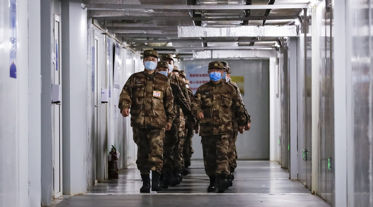 Itthon is bevetik a katonákat a kórházakban /Fotó: Northfoto