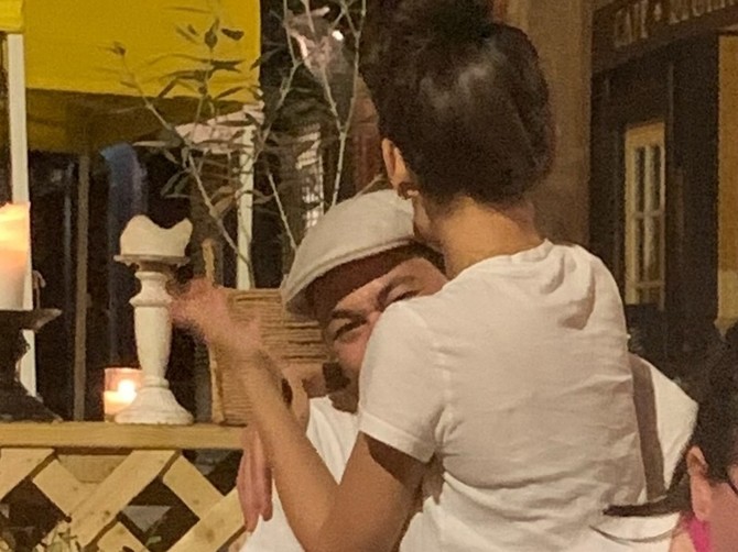 Keti Holms i Emilio Vitolo u restoranu na Menhetnu