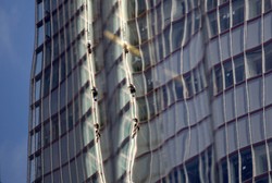 Aktywistki Greenepeace wspięły się na gmach The Shard. Wśród nich Polka