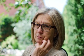 "Ležala sam NEPOKRETNA, a moje ćerke koje su MEDICINSKE SESTRE NISU DOŠLE DA MI POMOGNU": Sonja je doživela najbolniji udarac od svoje dece, sad se pita GDE JE POGREŠILA