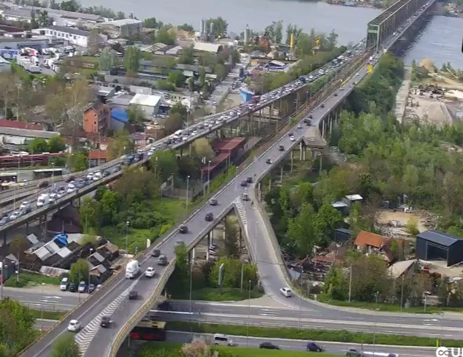 Gužve na Pančevačkom mostu u smeru ka gradu