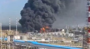 Rafinerie płoną noc w noc! Rosja na krawędzi kryzysu