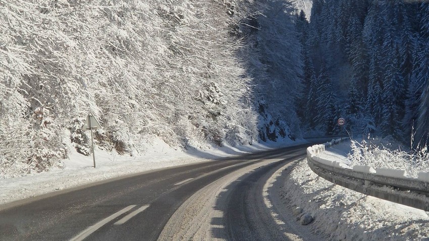 Saobraćajnice na Zlatiboru pod snegom
