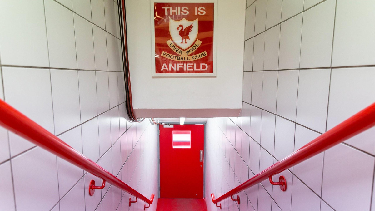 Liverpool ma już zielone światło na wpuszczenie kibiców do powiększonego stadionu Anfield, a to oznacza, że w czasie sobotniego meczu przeciwko mistrzom Anglii Leicesterowi City słynna klubowa pieśń "You'll Never Walk Alone" zabrzmi najgłośniej od 39 lat.