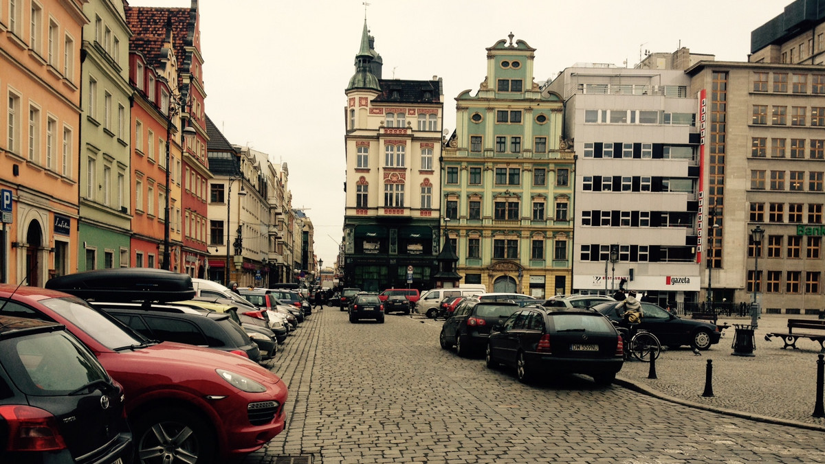 Prawdopodobnie jeszcze przed wakacjami, na czerwcowej sesji, wrocławscy radni zajmą się sprawą zniesienia opłat za parkowanie w miejskiej strefie w soboty. Stosowny projekt uchwały radni Prawa i Sprawiedliwości złożyli już wczoraj.