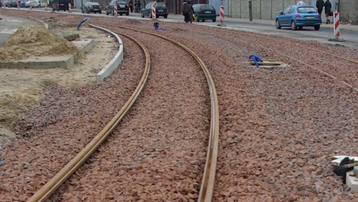 5 maja rozpoczął się II etap prac torowo-sieciowych na "Trasie Piątkowskiej", a prace zostały przeniesione na samą pętlę Piątkowska. Pętla została zamknięta, a to oznacza zmiany na trasach tramwajów linii 9 i 11, które kończyły tam kursy.