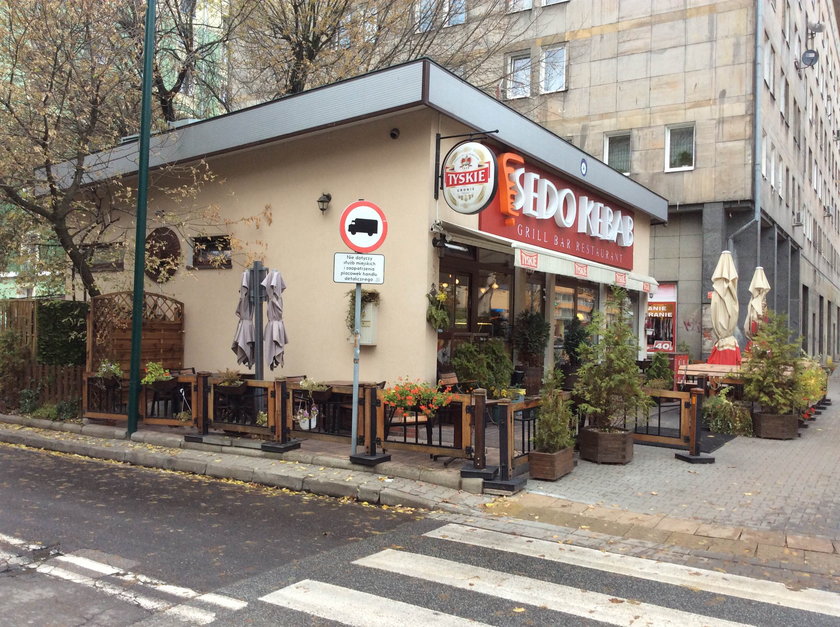 Zdewastowany kebab w Warszawie