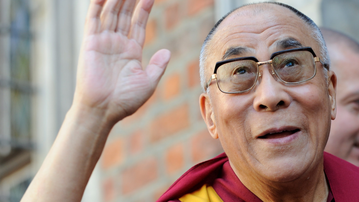 Przywódca duchowy buddystów tybetańskich Dalajlama pogratulował przyznania Pokojowej Nagrody Nobla chińskiemu dysydentowi Liu Xiaobo, apelując do rządu chińskiego o jego uwolnienie.