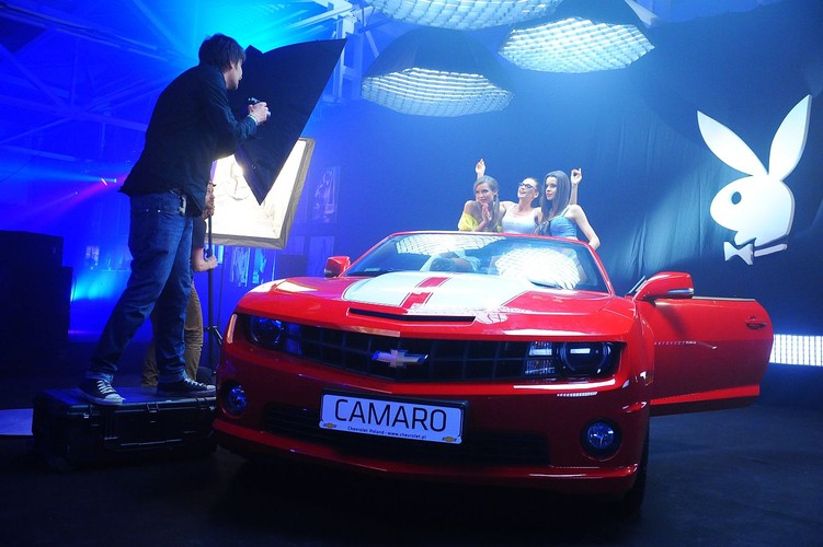 Zestaw dla faceta - mocne auto i kobiety