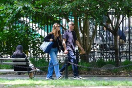 Čuveni holivudski šmeker do ušiju je ZALJUBLJEN U SRPKINJU SANDRU: Zbog nje je postao PRAVOSLAVAC, otpisao majku i sestru i insistira da mu deca UČE SRPSKI