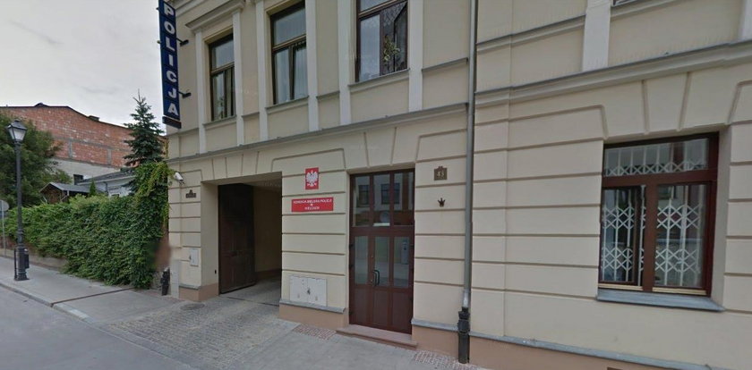29-latek podpalił się przed komendą w Kielcach. Policjanci: mówił o spisku