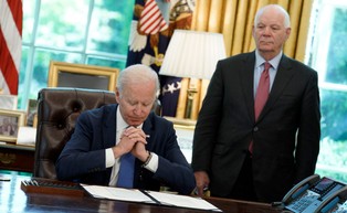 Biden ma plan walki ze wzrostem cen. "Inflacja to efekt pandemii i wojny Putina"