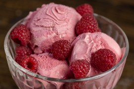 Sladoled od malina, KREMAST I GOTOV ZA PET MINUTA: Recept za najlepšu letnju poslasticu koja savršeno osvežava