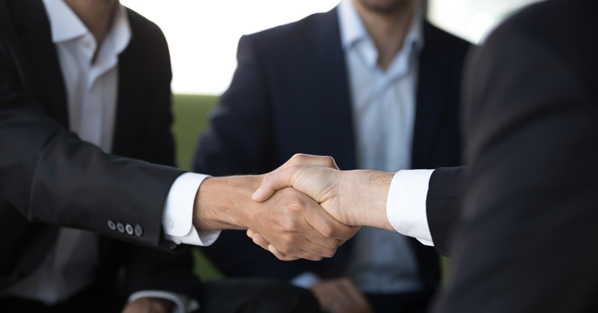 Prawie połowa Polaków zmienia pracę w mgnieniu oka. Kto jest najszybszy? [BADANIE]