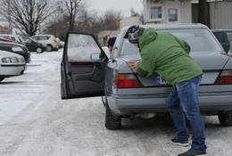 Jak odpalić auto na mrozie - skuteczne i bezpieczne uruchamianie samochodu zimą