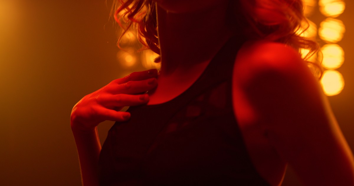 Maciek najpierw trafił do klubu jako klient. Kupił piwo za 9 zł, napił się, potem urwał mu się film