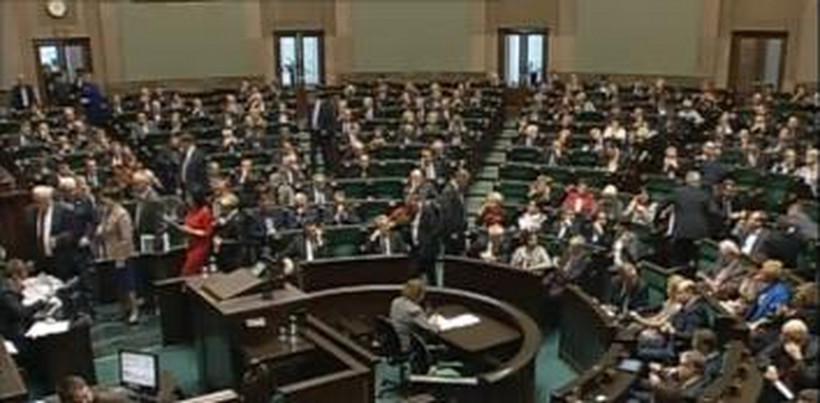 Podczas głosowań poparcie posłów uzyskała poprawka Senatu, by zwiększyć o 8 mln zł dotację na Fundusz Kościelny