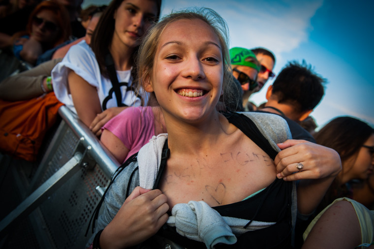 Publiczność pod sceną na festiwalu Heineken Open'er (fot. Monika Stolarska/Onet)