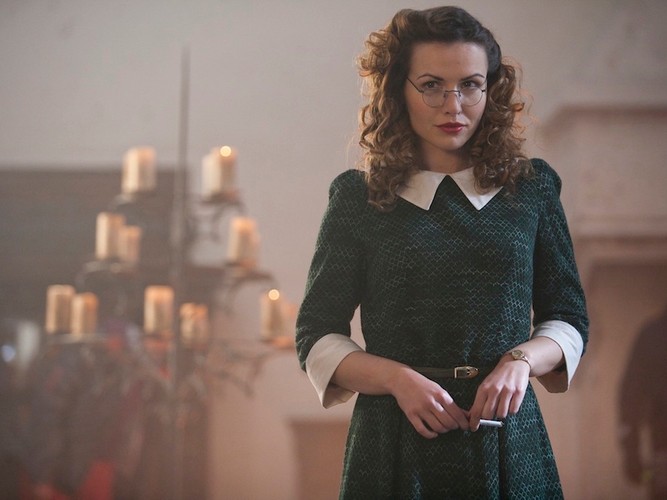 Marta Żmuda-Trzebiatowska jako piękna Elza