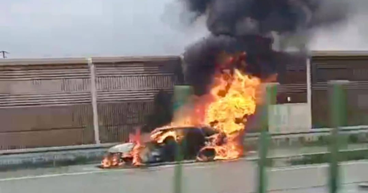 Kierowca cudem zdołał uciec z płonącego BMW. Przerażające sceny na A1