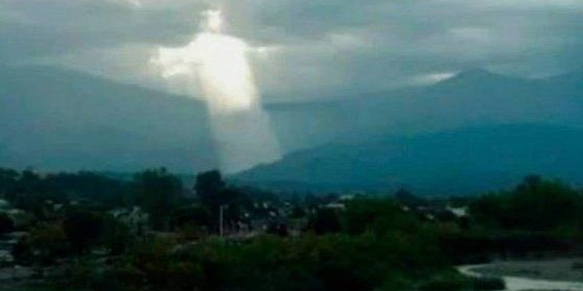Obraz Jezusa na niebie w Argentynie